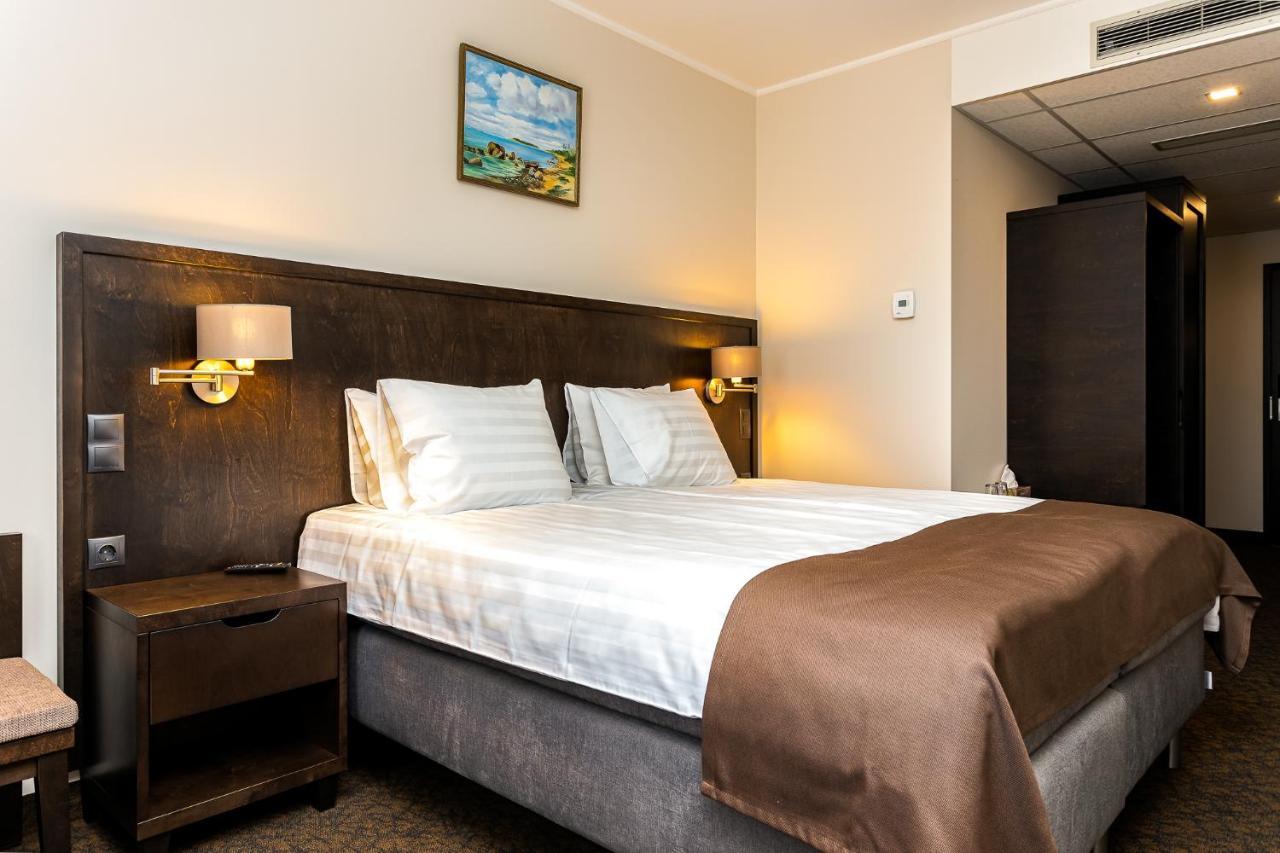 Adoryal Hotell Tallinn Exterior photo