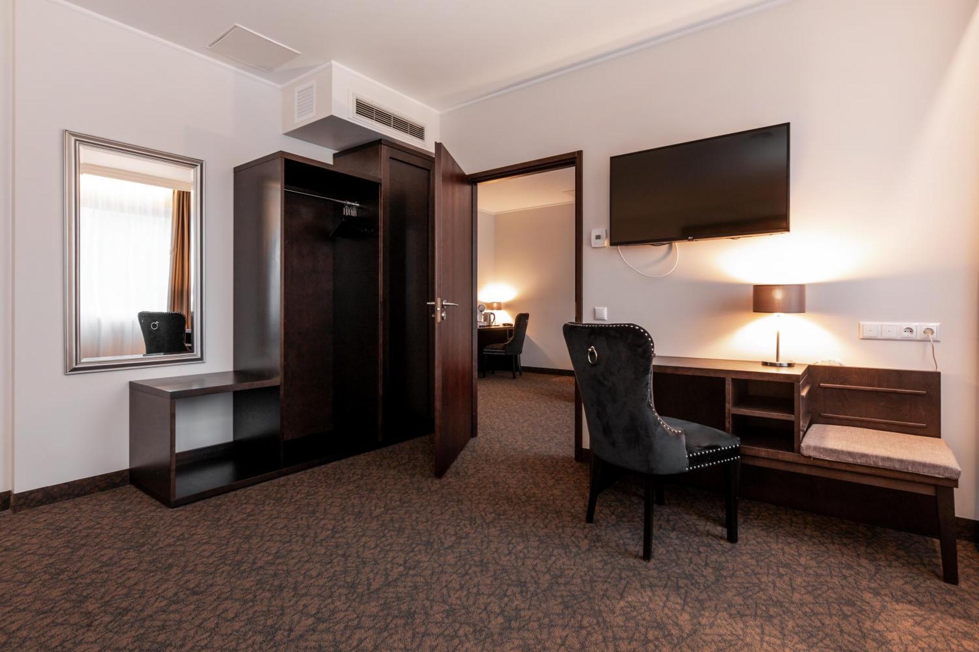 Adoryal Hotell Tallinn Exterior photo
